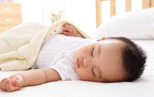 宝宝睡觉时有这3种行为, 很有可能是生病了, 宝妈可不要大意