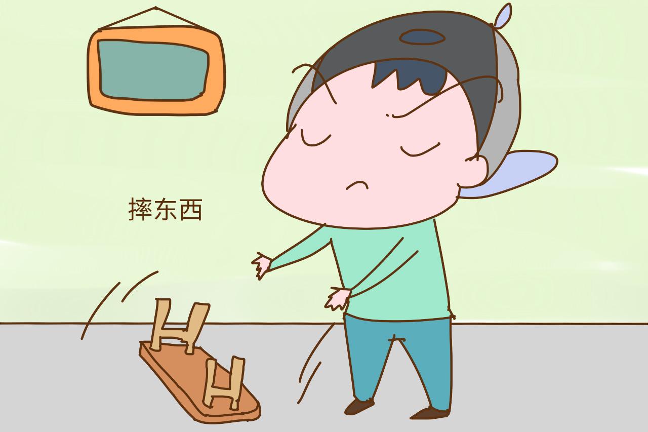三岁之前孩子有这样的举动, 就是爸妈的失职, 该做自我检讨了
