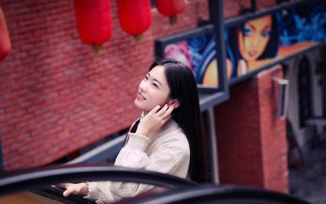 女人有这四个行为, 不用怀疑, 她就是在玩弄你