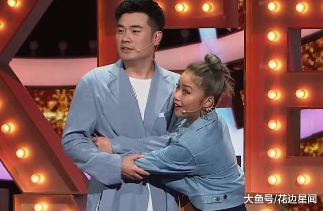 王菊机场无修图照片曝光 是瘦了还是照骗一目