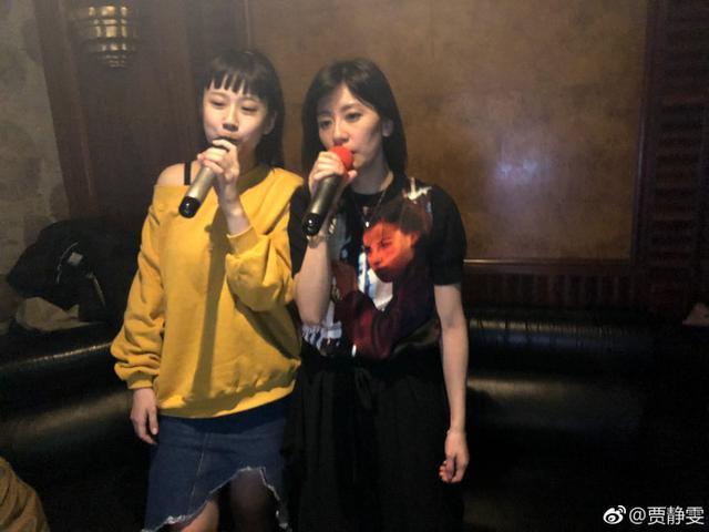 咘咘真的比BO妞更容易引人注意, 拍照不老实傲娇表情侧翻萌到众人