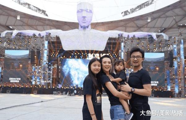 章子怡结婚三周年, 家庭幸福美满其乐融融! 网友称赞: 中国好后妈