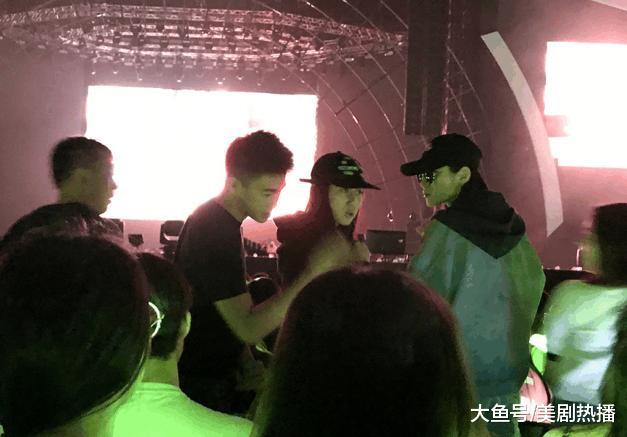 奚梦瑶何猷君又被拍到约会, 如果不是谈恋爱, 那就是拜了把子吧!