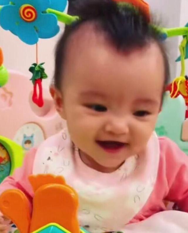 熊黛林又发女儿靓照, 美出新高度, 这颜值一天晒八遍不嫌多