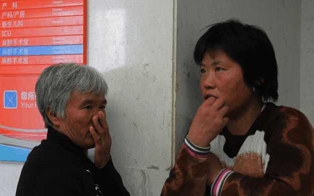 母亲嫁女儿追加20万“抚养费”, 结婚前一天喜事变丧事!