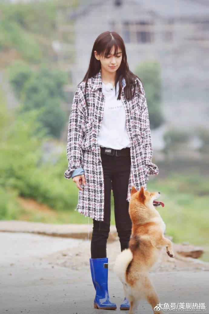 杨颖倪妮首次一起登台真人秀! 不过一个是时尚达人一个是普通路人