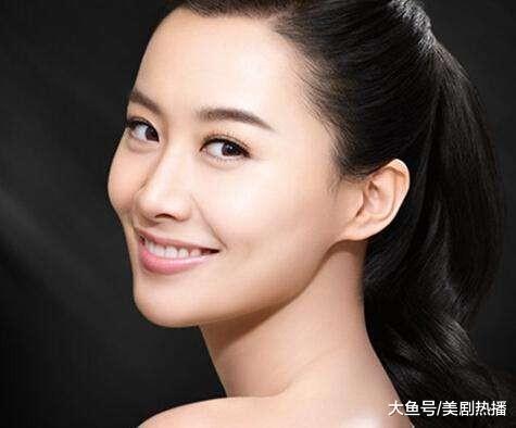 tvb花旦豪门婚姻破碎, 出国深造恋上外交官, 如今活得肆意潇洒!