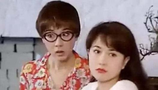 她颜值不输萧蔷, 曾两度嫁入豪门后净身出户, 如今54岁成这样