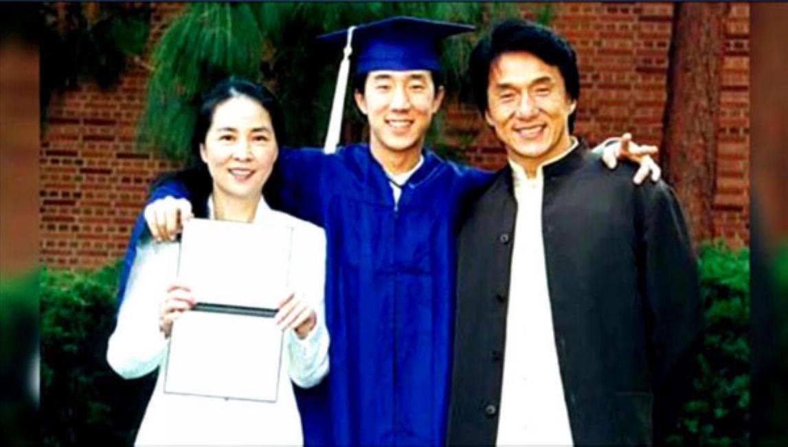 房祖名恋上赌王女儿? 两人被拍到一起吃饭, 有说有笑!