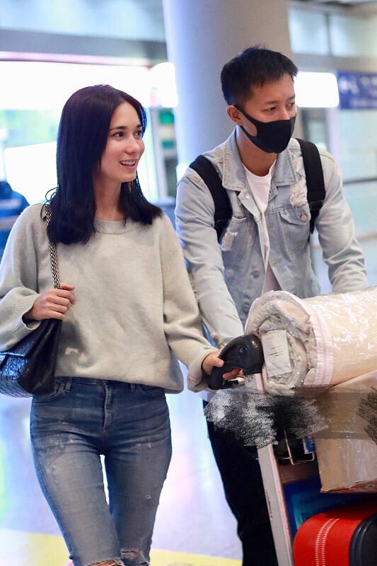 卢靖姗轻挽韩庚手臂小鸟依人 两人合体亲密无间疑似好事将近