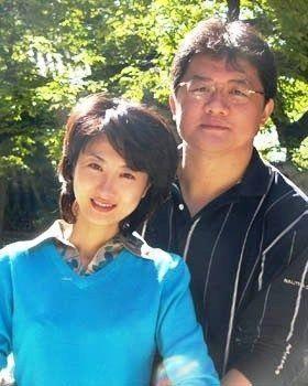 他曾是央视名嘴敢于“实话实说”, 因妻子当众爆丑闻从此一落千丈