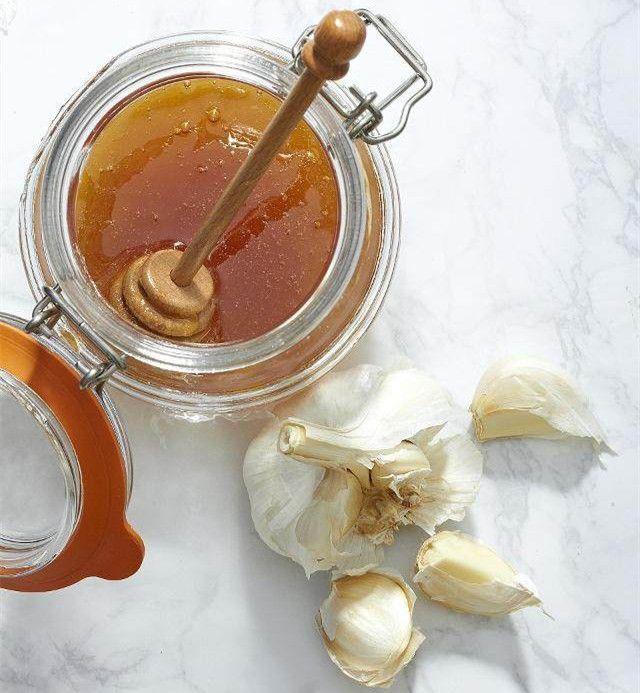 别只知道用醋泡大蒜了! 大蒜这样吃, 大补肝肾, 你知道吗?