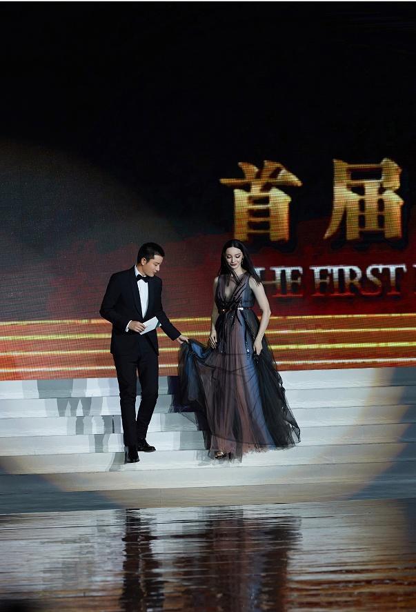 贾乃亮携手北极星小姐姐, 共同现身, 粉丝: 走出了男人伟岸的样子