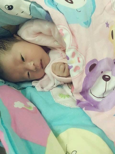 轻微撕裂顺产男宝宝一枚, 附孕期症状如下
