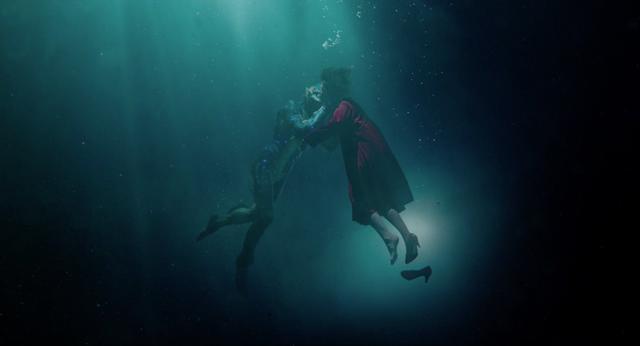 《水形物语》人鱼真身1米91、身体可任意折叠, 曾演过150多个怪兽