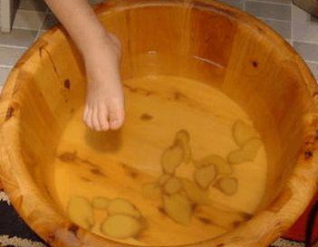 睡前泡脚撒一把这个, 十年湿气全无, 肚子也平了!