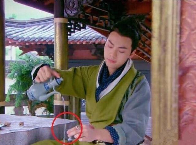 原来唐嫣戴美瞳是因为近视! 热巴度数将近1000, 还有李易峰陈伟霆