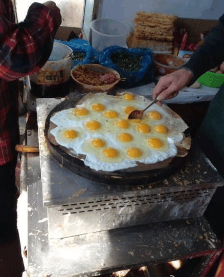 一份加了17个鸡蛋的煎饼果子。