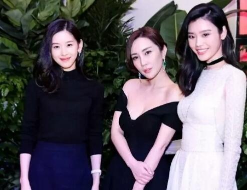 章泽天是“网红照妖镜”无疑了, 真的是一股清流啊! 美得不动声色
