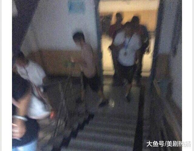 《青春斗》剧组北工大宿舍拍戏遭抗议: 郑爽主演就能为所欲为?