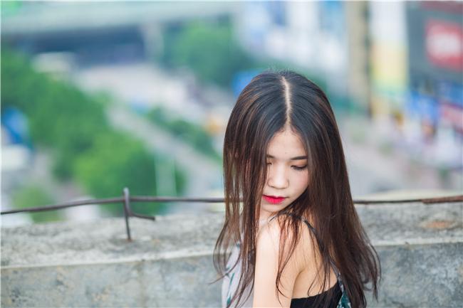 老公请来年轻的保姆帮我照顾孩子, 却因此背叛了我