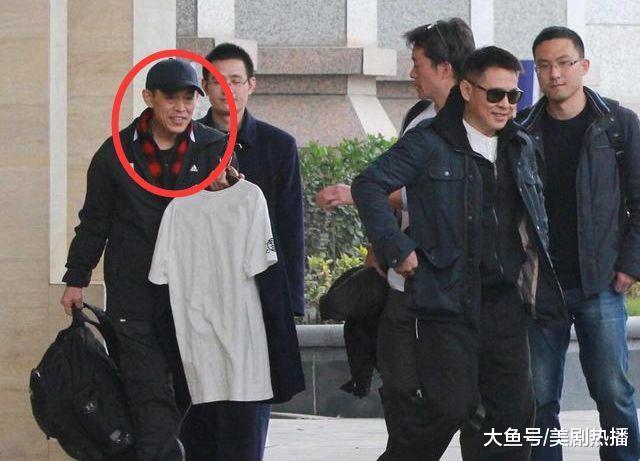 李连杰月薪10万请亲哥当私人助理, 网友: 这么低, 你哥还住平房呢