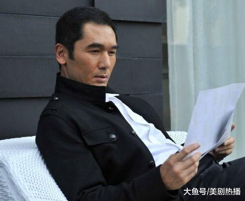 出道就演男一, 娶最丑港姐, 7次陪跑影帝, 转战内地成魅力大叔!