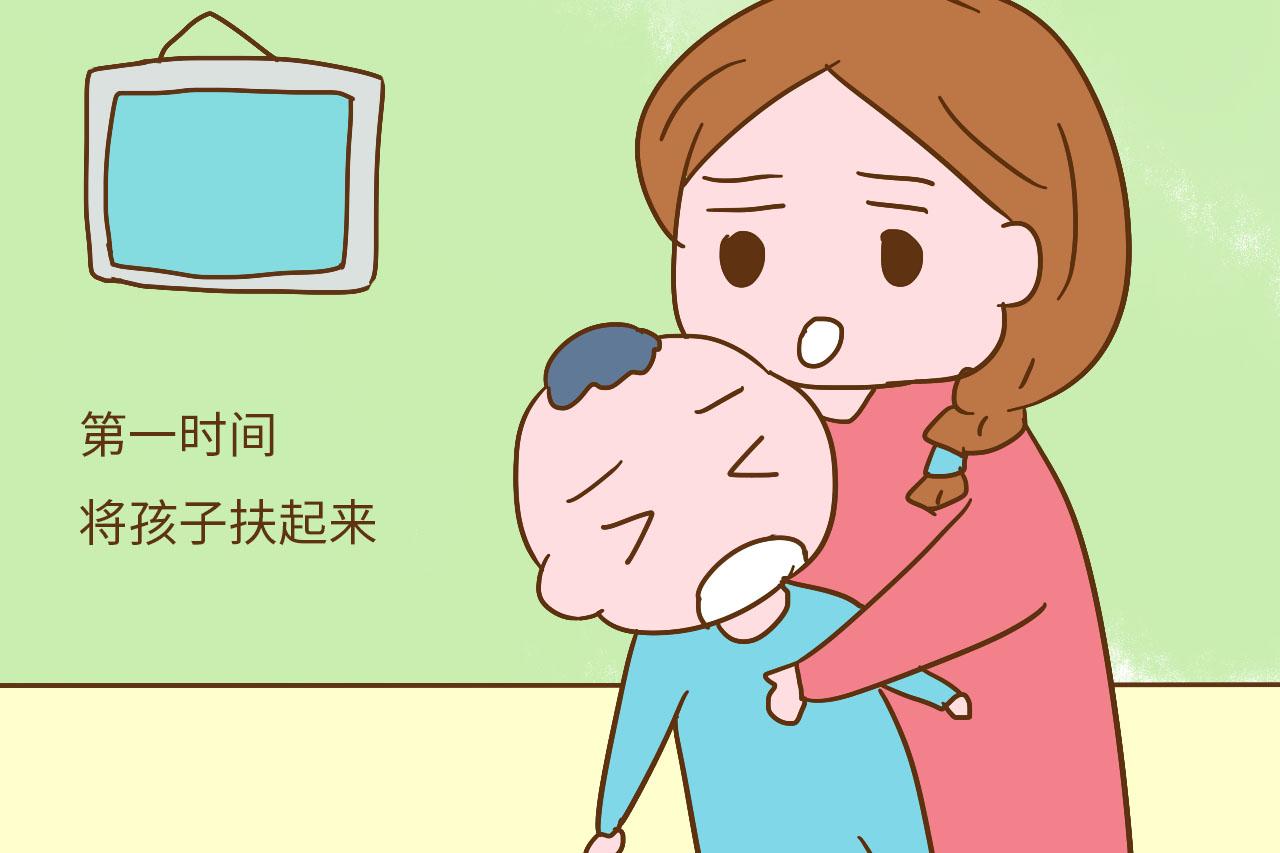 孩子摔倒后, 扶还是不扶, 两种态度让孩子之间产生的差距可不小