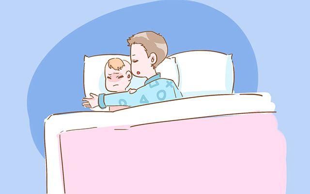 宝宝一岁之前是自己睡还是跟爸妈睡, 原来还有这讲究