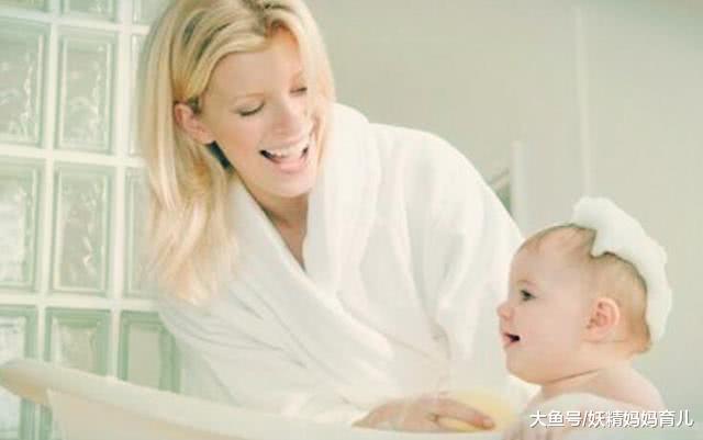 给宝宝洗澡有啥难的? 事实上方法不得当的妈妈不在少数