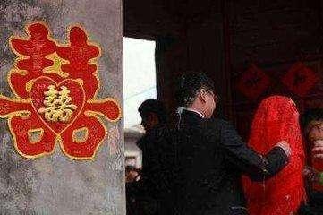 60岁老寡妇高烧入院, 得知病因儿子甩手离开! 老人痛哭: 我这是作孽