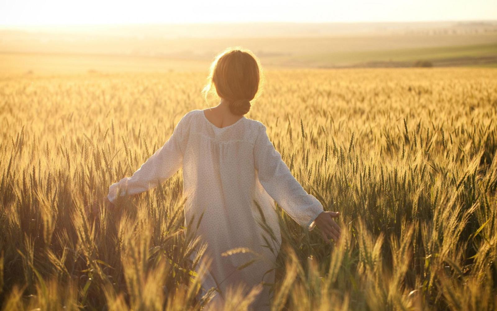 其实一个人也可以活得漂亮, 自己笑给自己看, 自己哭给自己听