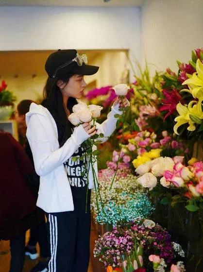 刘翔前妻葛天晒美照, 离婚后的她少女感满满, 网友: 难道单身更好?