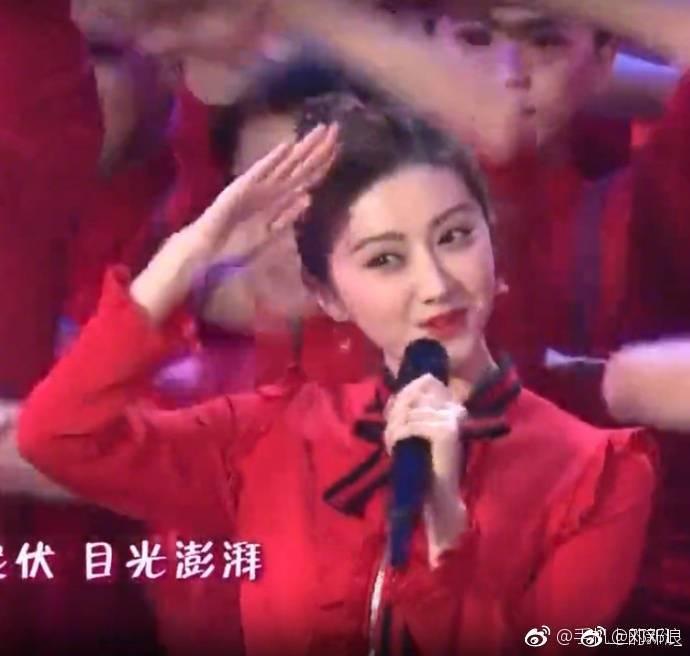 春晚, 张继科在海南, 景甜在北京, 安吉和小鱼儿在撒狗粮?
