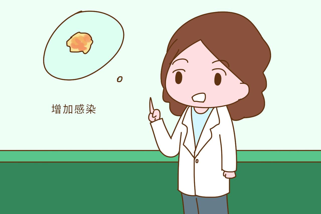 新生儿这个部位很娇嫩, 家长别掐也别挤, 长大就会变很美