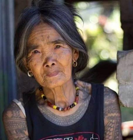 最受年轻人追捧的女纹身师吗, 手艺精湛财富可观, 但一生无人敢娶!