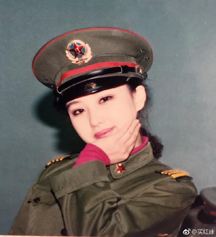 她25岁上春晚, 和孙楠闪婚却在9年后被抛弃, 如今48岁成冻龄女神