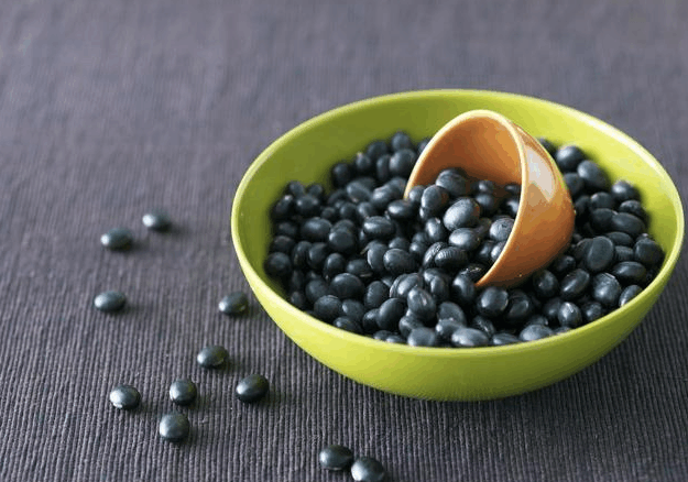 如果你身边有人肾不好, 这三种黑色食物一定要吃