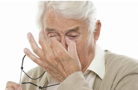 白酒里面泡这个, 90岁眼睛都不花, 赶快分享给身边老人!