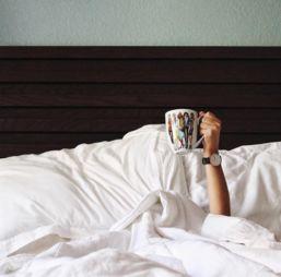 早晨起床“悠着点” 不宜做这4件事, 喝水应该注意这几个坏习惯!