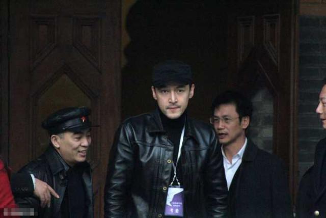 胡歌穿那么帅干嘛! 迷得考生只会表演昏倒, 这回就算落榜都赚翻了