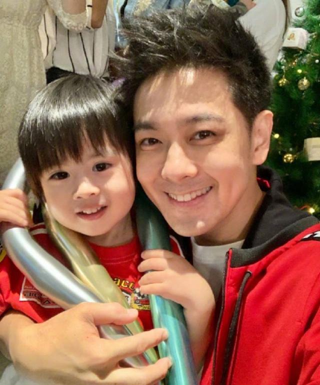 明星有特权? 林志颖回应拿行李使航班延误半小时, 遭乘客投诉