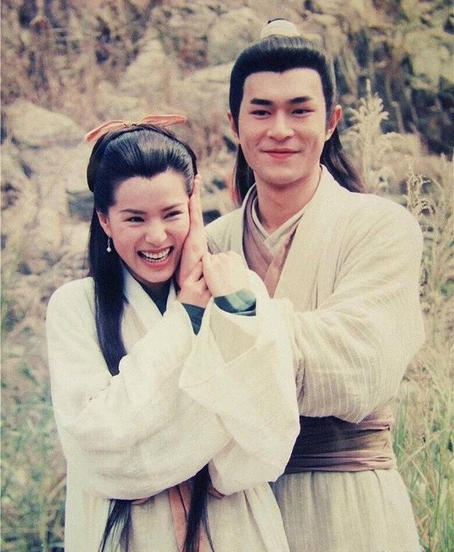 空姐出身的李若彤终于晒紧搂着古天乐的合影了, 网友直呼在一起!