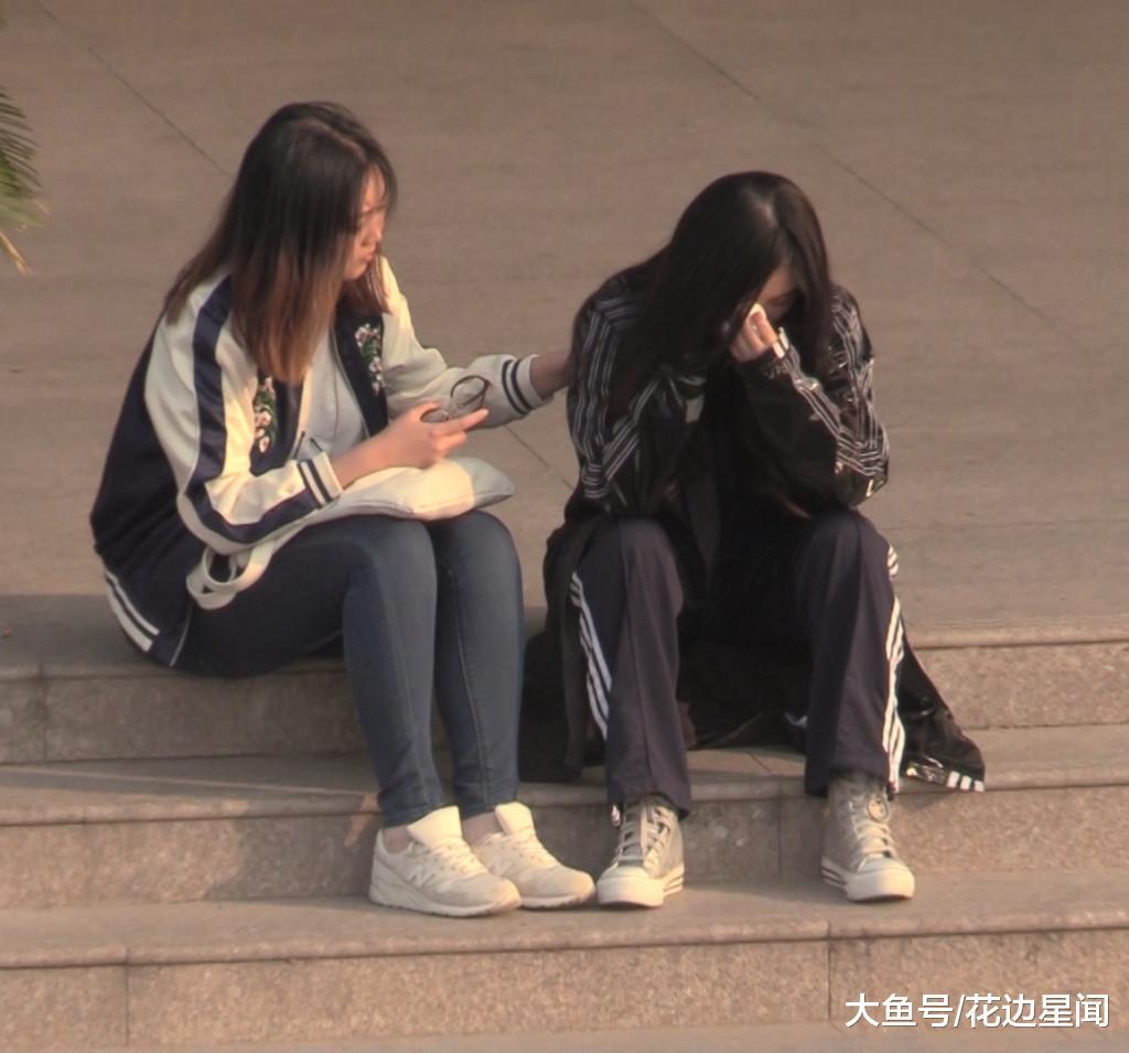 于冬冬看精神科在医院门口奔溃大哭 曾因《余