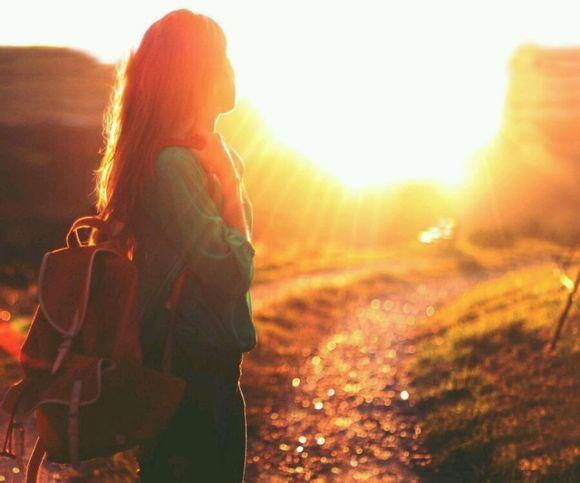 我们老得太快, 却聪明得太迟。人生太短, 却总是明白太晚