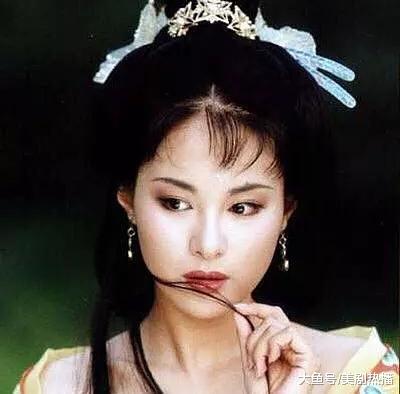 陪伴男友10年后被抛弃, 33岁嫁皇家后代, 当年的赛西施已成胖西施!