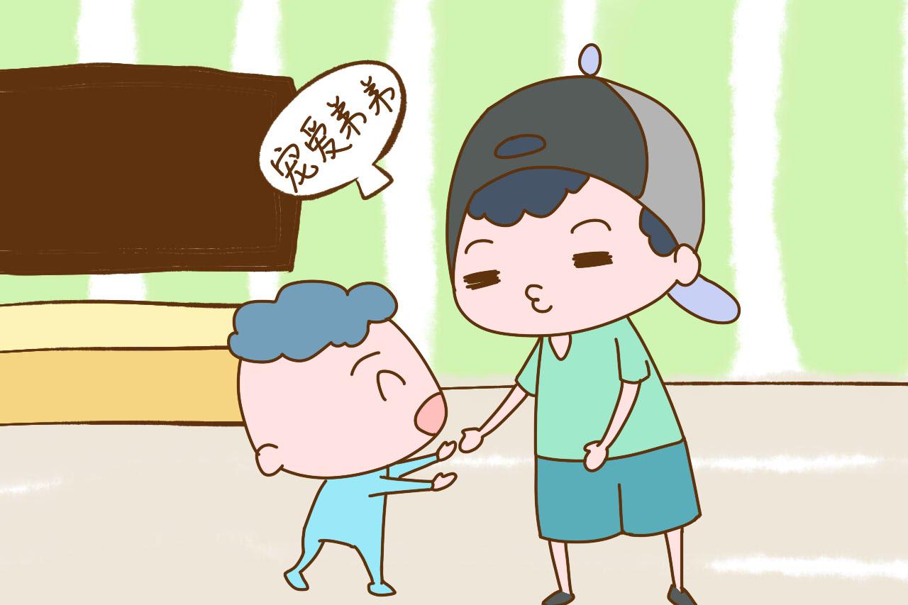 二胎家庭如何避免孩子争宠? 父母只用一招, 俩孩子很相爱