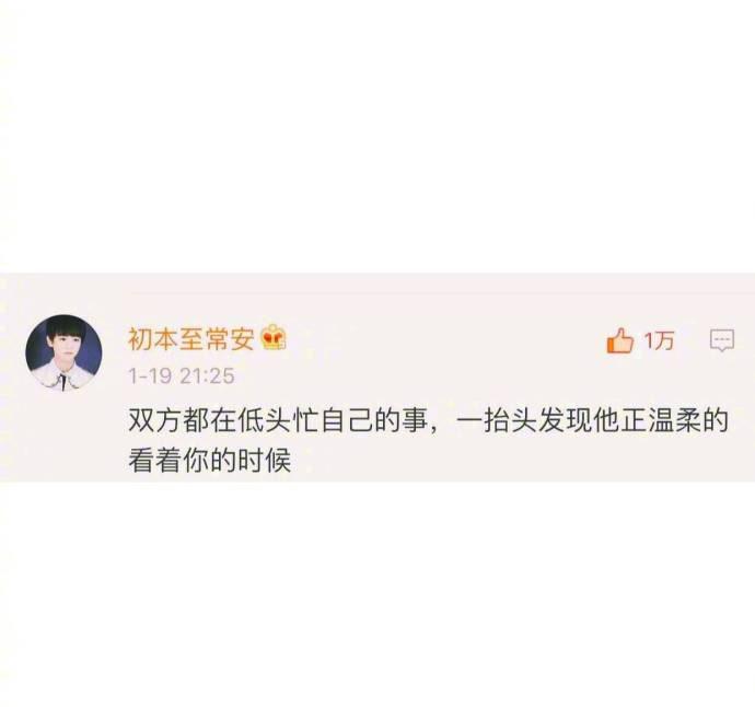 女生跪地向男友求婚, 哪个瞬间让你想谈恋爱了