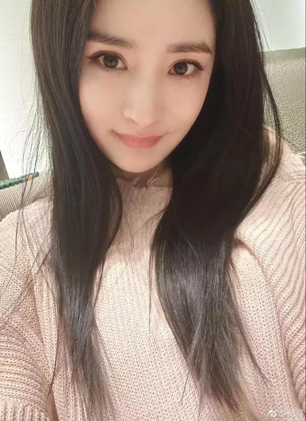 32岁的大幂幂回归单身, 但她的少女感却只增不减!