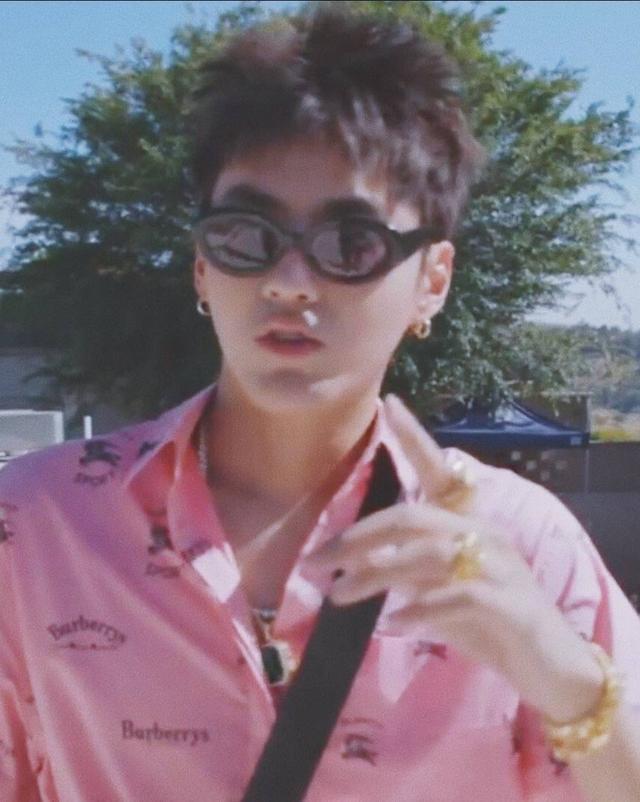 吴亦凡戴超粗金链子出席活动, 将担任《中国新说唱》音乐总顾问